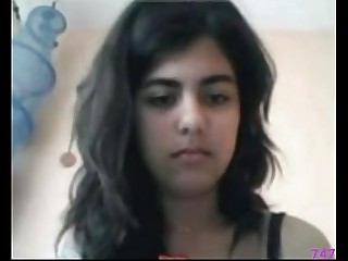 ร้อน arabian สาว แสดงให้เห็นว่า เธอ น่าอัศจรรย์ ตัว และ ละคร บน 747cams com