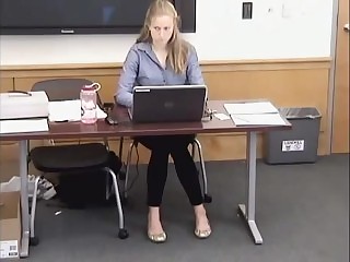 Candid universidad adolescente rubia pies shoeplay surveilliance vídeo