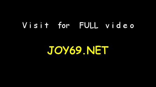 Gal rubs pussy in a solo action